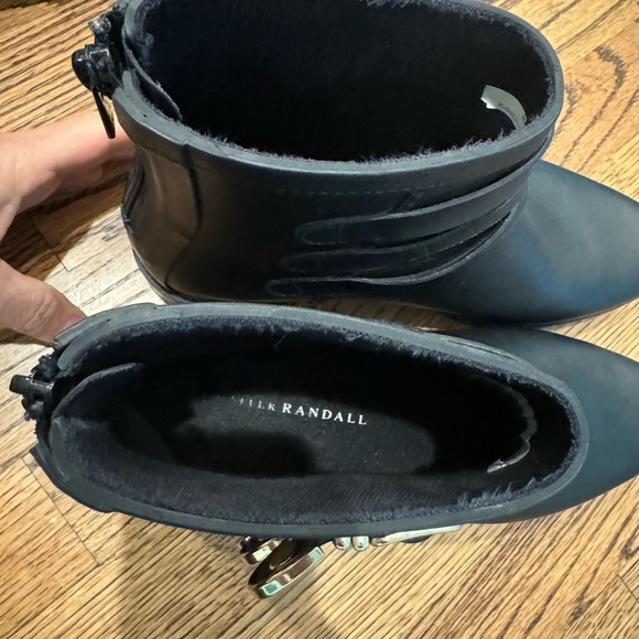 Fenton Rain Bootie in Black & Gold
Loeffler Randall size 9 - Picture 7 of 8